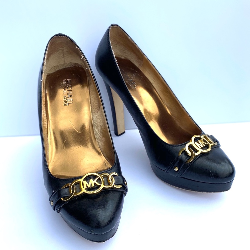 Michael Kors Black signature pump